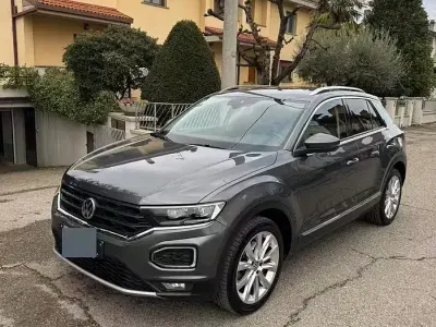 Usata VW T-Roc 150 CV (110 kW) 2018 Grigio SUV