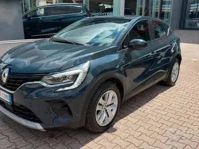 Usata Renault Captur Zen 101 CV (74 kW) 2021 Grigio SUV