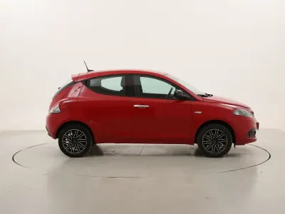 Usata Lancia Ypsilon Gold 70 CV (51 kW) 2023 Rossorosso Utilitaria