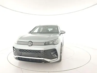 Usata VW Tiguan R-line 150 CV (110 kW) 2024 Argento SUV