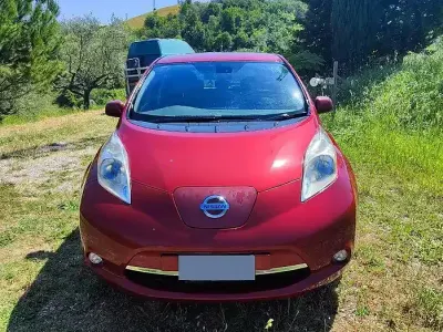 Usata Nissan Leaf 80 kW (109 CV) 2013 Rosso Utilitaria