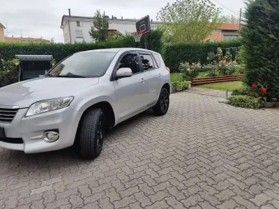 Usata Toyota RAV4 150 CV (110 kW) 2011 Argento SUV