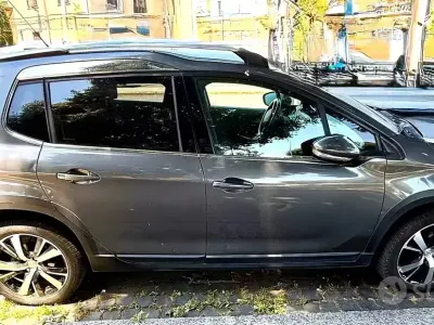 Usata Peugeot 2008 99 CV (72 kW) 2018 Grigio SUV