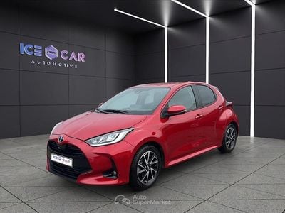 Usata Toyota Yaris Hybrid Lounge 92 CV (67 kW) 2023 Rosso Berlina