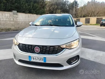 Usata Fiat Tipo Lounge 95 CV (69 kW) 2018 Argento Berlina