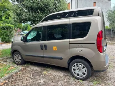 Usata Fiat Doblò Family 77 CV (56 kW) 2018 Beige Monovolume