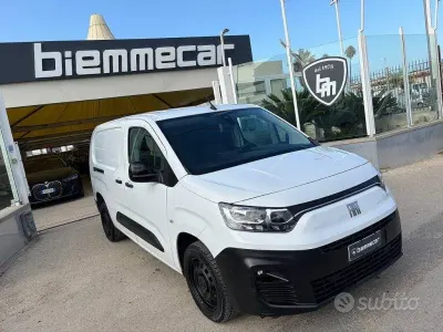Usata Fiat Doblò 131 CV (96 kW) 2023 Grigio Monovolume