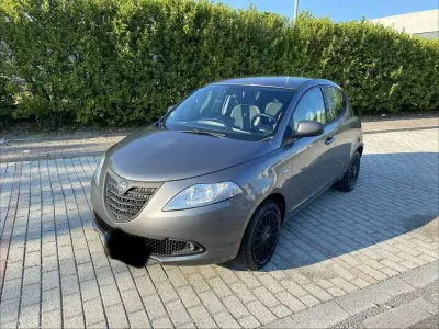 Usata Lancia Ypsilon S 95 CV (69 kW) 2014 Grigio Utilitaria