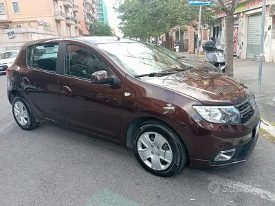 Usado Dacia Sandero Lauréate 75 CV (55 kW) 2017 Rojo Berlina