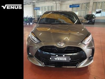 Usata Toyota Yaris Hybrid Lounge 131 CV (96 kW) 2024 Grigio Utilitaria