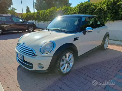 Usata Mini Cooper D 111 CV (81 kW) 2011 Beige Utilitaria