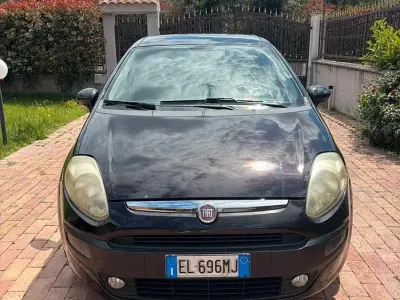 Usata Fiat Grande Punto 75 CV (55 kW) 2012 Nero Utilitaria
