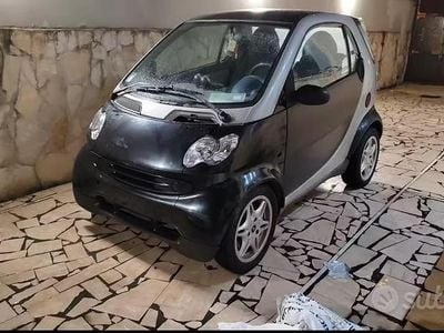 Begagnad Smart ForTwo Coupé 54 HK (39 kW) 2000 Svart Sportkupé