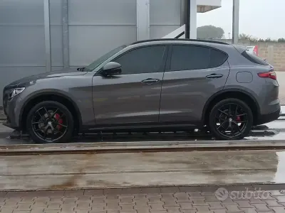 Usata Alfa Romeo Stelvio 190 CV (139 kW) 2019 Grigio SUV