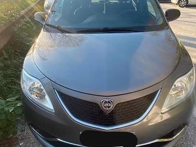 Begagnad Lancia Ypsilon 69 HK (50 kW) 2016 Grå Halvkombi
