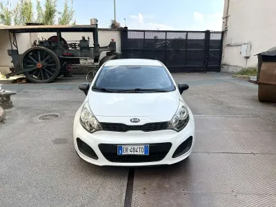 Käytetty Kia Rio EX 86 HP (63 kW) 2013 Valkoinen Sedan