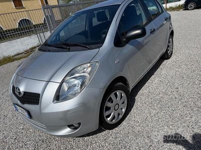 Usata Toyota Yaris 69 CV (50 kW) 2008 Grigio Utilitaria