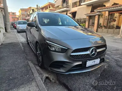 Usata Mercedes B180 AMG Line Premium 116 CV (85 kW) 2022 Grigio Utilitaria