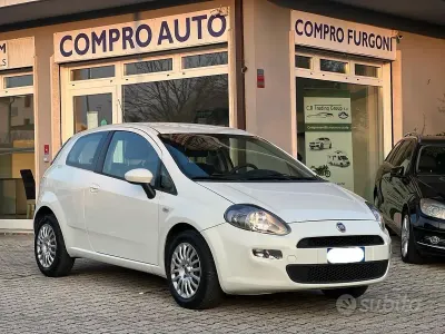 Usata Fiat Grande Punto 69 CV (50 kW) 2013 Bianco Utilitaria
