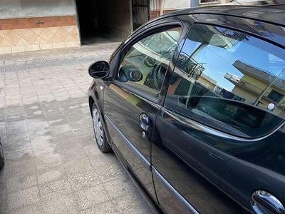 Usata Peugeot 107 54 CV (39 kW) 2007 Nero Utilitaria