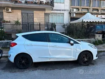 Usata Ford Fiesta Vignale 100 CV (73 kW) 2018 Bianco Berlina