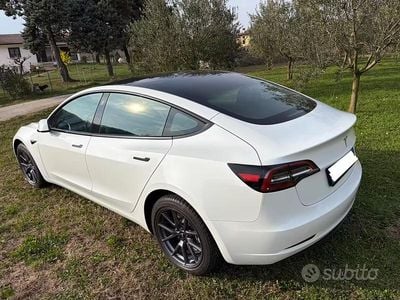 Usata Tesla Model 3 Standard Range 194 kW (264 CV) 2023 Bianco Berlina