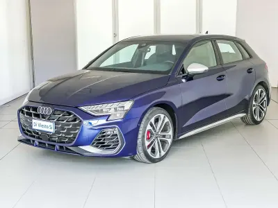 Usata Audi S3 333 CV (244 kW) 2024 Blu navarra Berlina