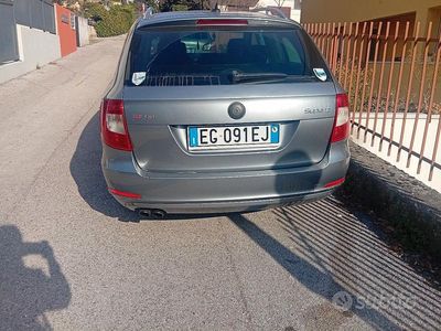 Usata Skoda Superb 170 CV (125 kW) 2011 Grigio Station wagon