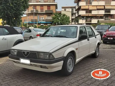 Usata Alfa Romeo 75 148 CV (108 kW) 1987 Bianco capodimonte Berlina