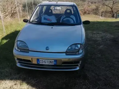 Usata Fiat 600 54 CV (39 kW) 2004 Grigio Utilitaria
