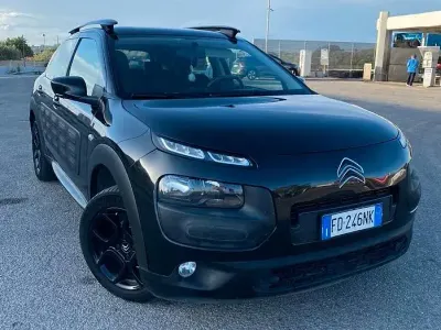Usata Citroën C4 Feel 99 CV (72 kW) 2016 Nero SUV
