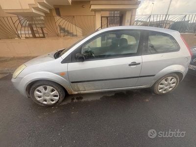 Usata Ford Fiesta 68 CV (50 kW) 2004 Utilitaria