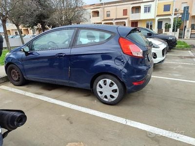 Usata Ford Fiesta 75 CV (55 kW) 2014 Blu Utilitaria
