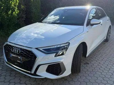 Käytetty Audi A3 S-Line 150 HP (110 kW) 2023 Valkoinen Sedan