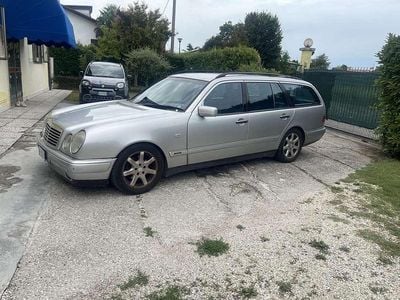 Usata Mercedes E200 Avantgarde 136 CV (100 kW) 1997 Station wagon