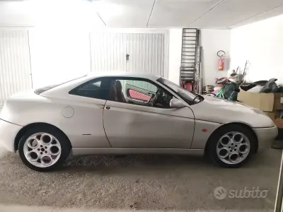Usata Alfa Romeo GTV 155 CV (114 kW) 1998 Grigio Coupé