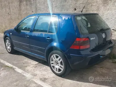 Usata VW Golf IV 101 CV (74 kW) 2002 Blu Berlina