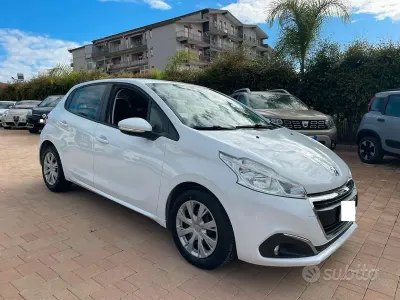 Usata Peugeot 208 75 CV (55 kW) 2019 Bianco Utilitaria