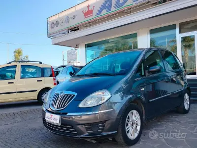 Usata Lancia Musa 90 CV (66 kW) 2009 Marrone Monovolume