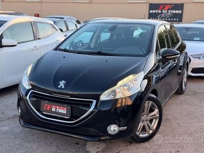 Usata Peugeot 208 Allure 68 CV (50 kW) 2015 Nero Utilitaria