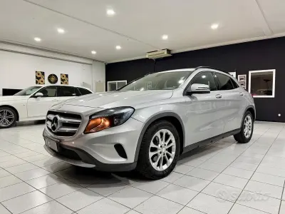 Usata Mercedes GLA180 Business 109 CV (80 kW) 2016 Grigio SUV