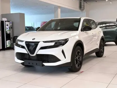 Nuova Alfa Romeo GT Junior 145 CV (106 kW) 2026 Bianco SUV