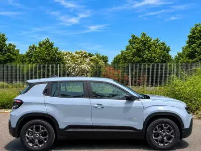 Usata Jeep Avenger Longitude 101 CV (74 kW) 2025 Grigio SUV