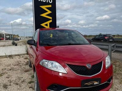 Usata Lancia Ypsilon Silver 69 CV (50 kW) 2016 Utilitaria