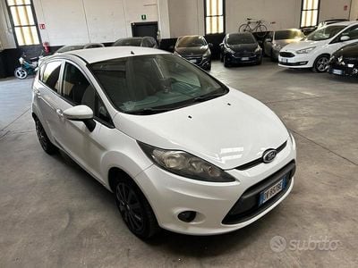 Usata Ford Fiesta Titanium 68 CV (50 kW) 2009 Bianco Utilitaria