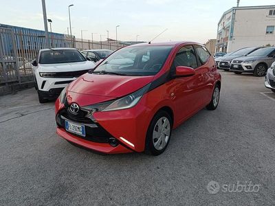 Usata Toyota Aygo X-play 69 CV (50 kW) 2017 Rosso Utilitaria