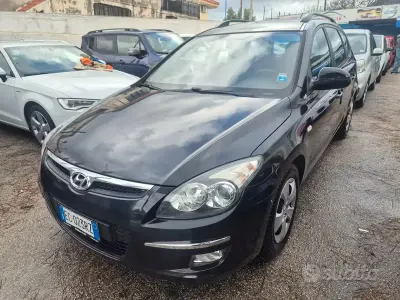 Gebraucht Hyundai i30 Comfort 109 PS (80 kW) 2010 Schwarz Kombi