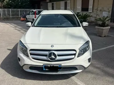 Usata Mercedes GLA200 136 CV (100 kW) 2016 Bianco SUV