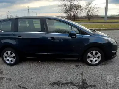 Usata Peugeot 5008 115 CV (84 kW) 2014 Blu Monovolume