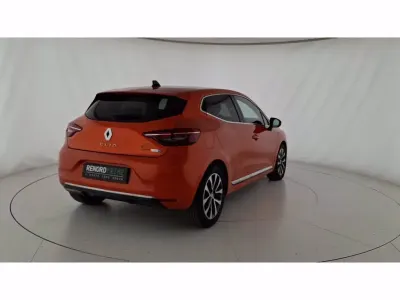 Usata Renault Clio Techno 145 CV (106 kW) 2022 Arancione Utilitaria